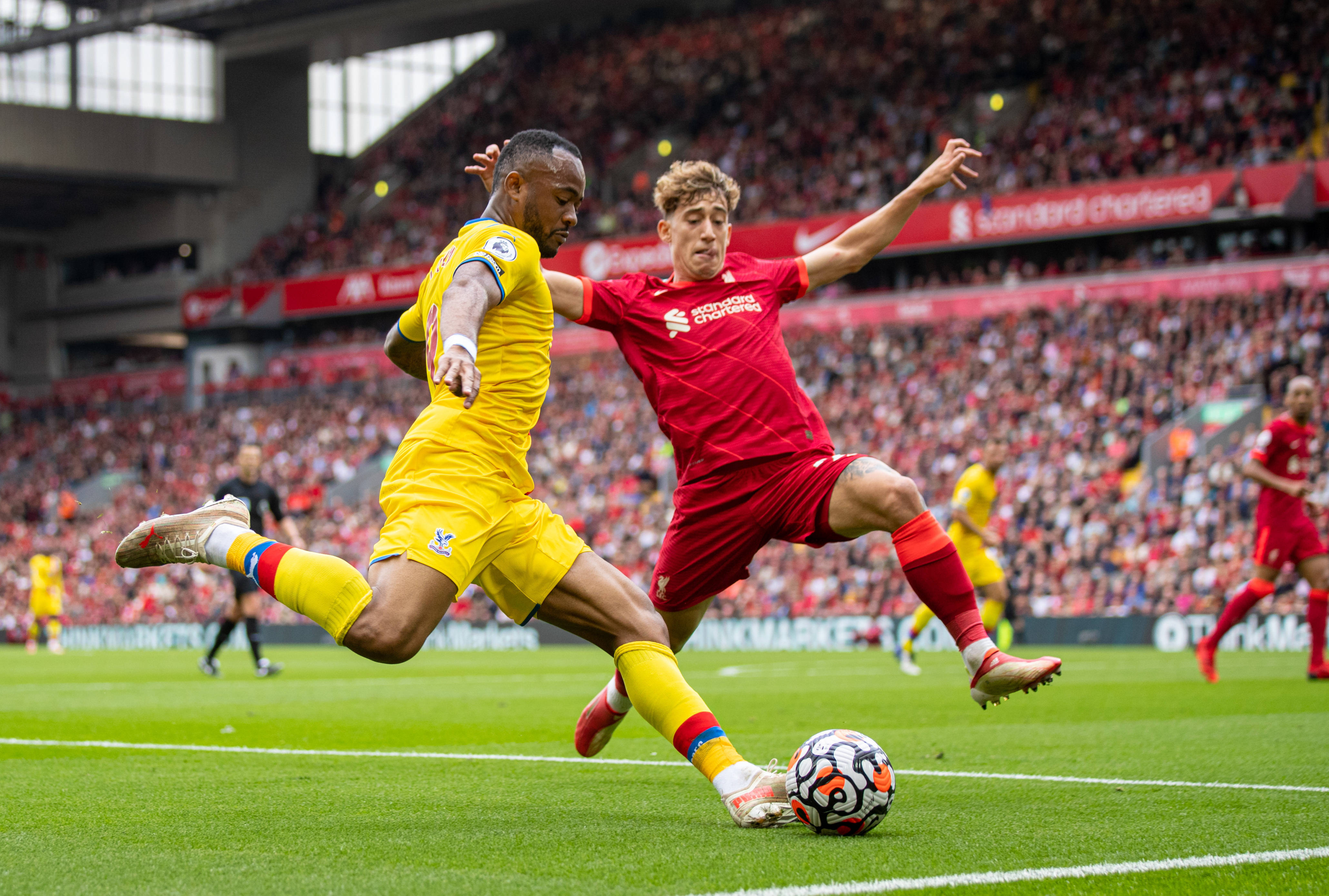 国际足球明星联赛，球技高超对决的简单介绍