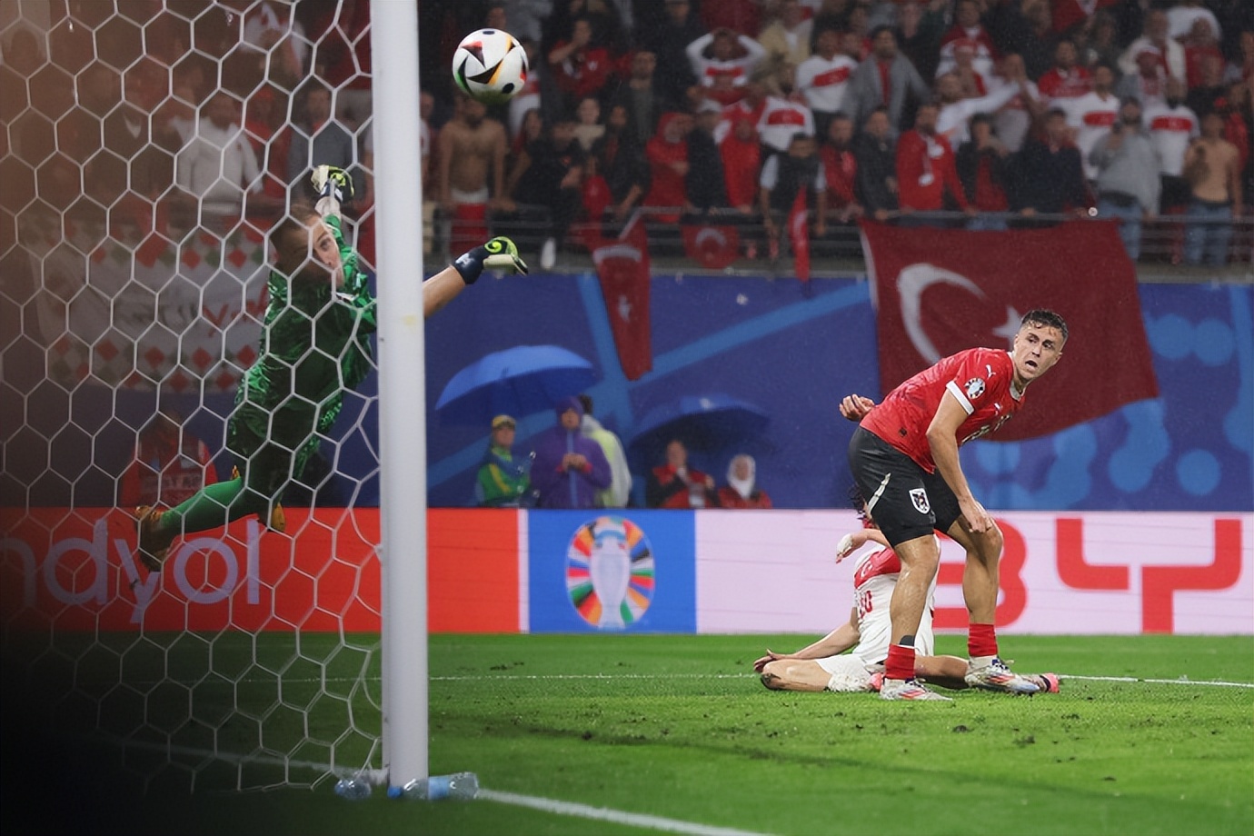 包含土耳其大胜奥地利，继续保持全胜走势的词条