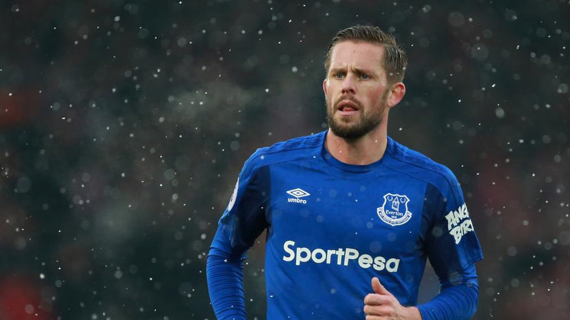 RNG观众热烈欢呼！，科维托娃迎来十赛季出色发挥观众掌声雷动